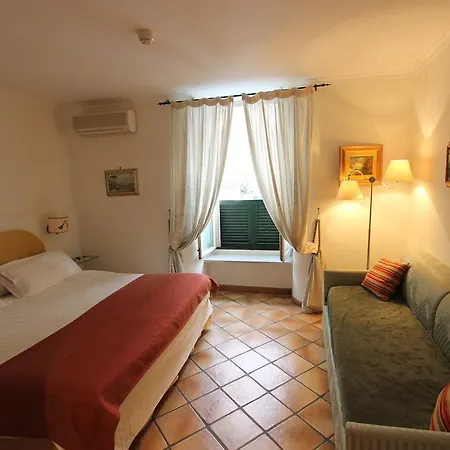 فندق مبيت وإفطار Weekend A 4*